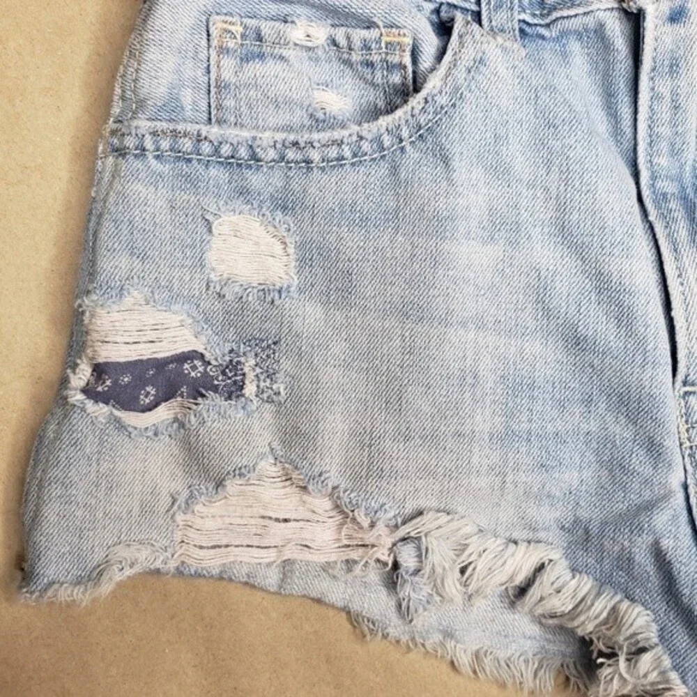 HOLLISTER DESTROYED JEAN SHORTS SIZE 1 W25